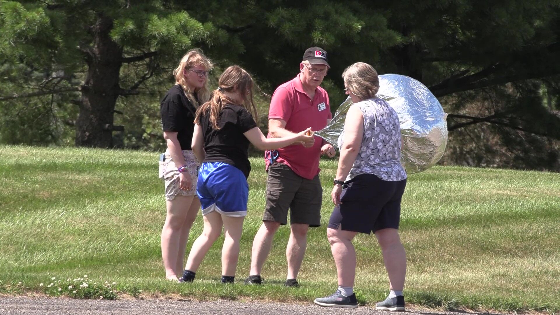 Amateur radio enthusiasts get together for "Field Day"